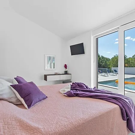 Holiday home Franco Svetvincenat